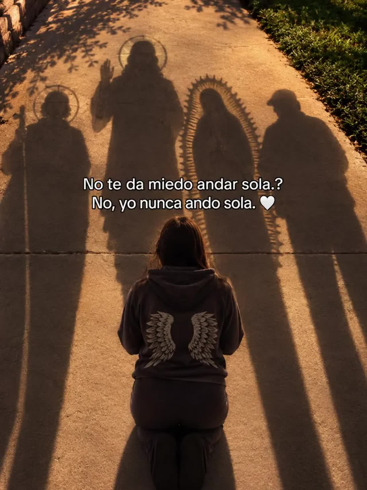 How to Make the No Te Da Miedo Andar Sola Video From One Photo